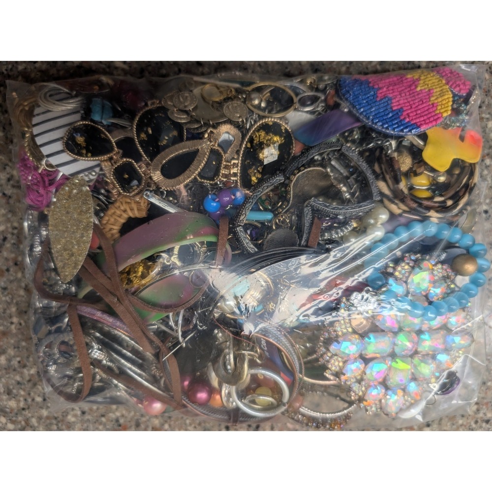 4 Lbs Mixed Craft Jewelry Lot Rhinestone Beaded Repurpose Harvest Lot 2 - Picture 6 of 7